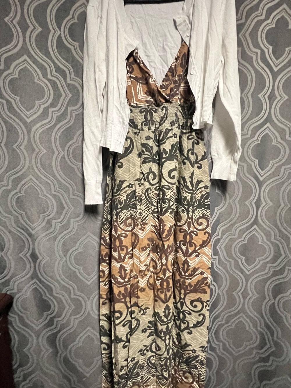 Set- Maxi Dress 2x with Neutral Brown & Olive Print with 1x white sweater